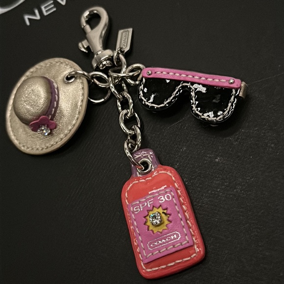 Coach Vintage Travel Beach Vacation Bag Charm Patent Leather Sunglasses Lotion - Picture 2 of 9